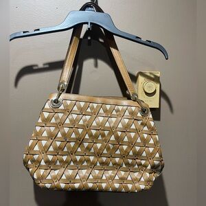 Micheal Kors Handbag Criss Cross Design CLEAN Light Brown Cream Interior